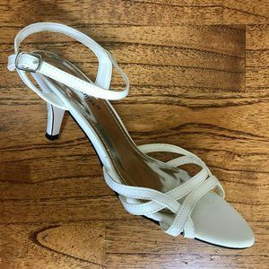 3/$10 PIERRE DUMAS Strappy White Heel Sandals